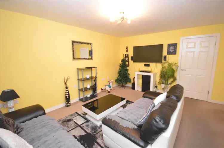 House For Sale in Leeds, England