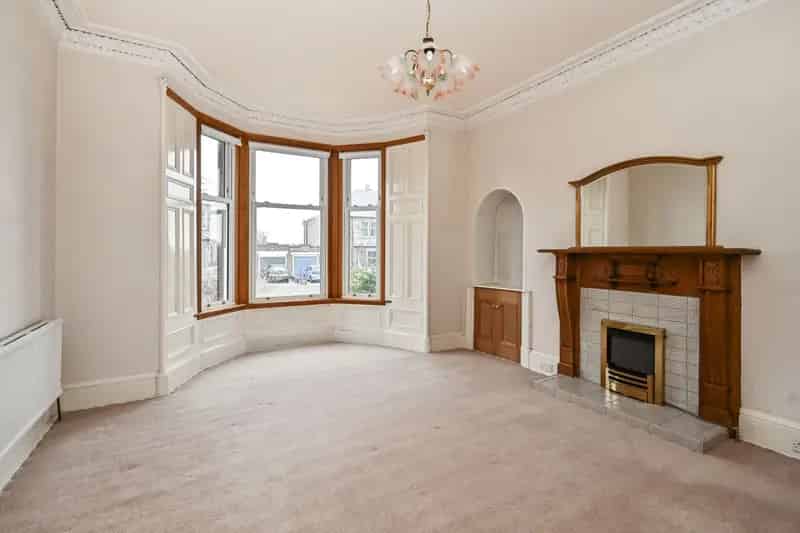 4 Bedroom Semi-Detached House to Rent in Edinburgh