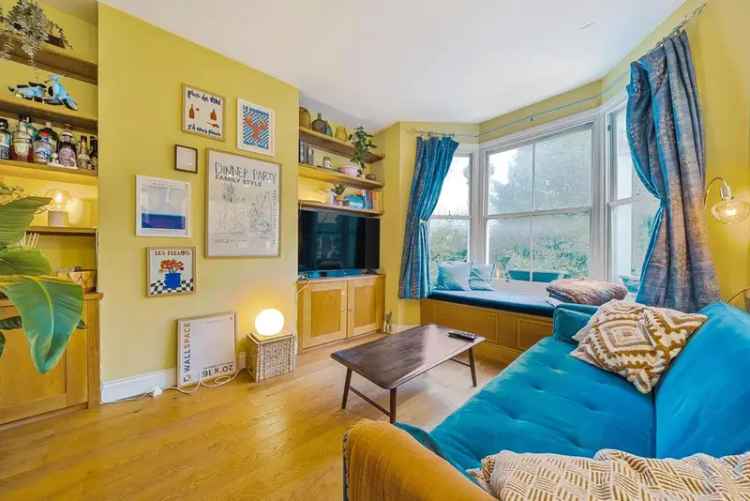 Flat For Sale in London, England