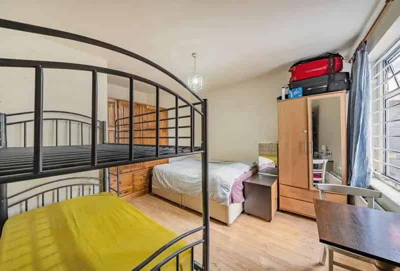 3 bed flat for sale