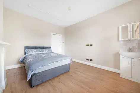 1 Bed Flat Streatham Common Gas Water Council Tax Included