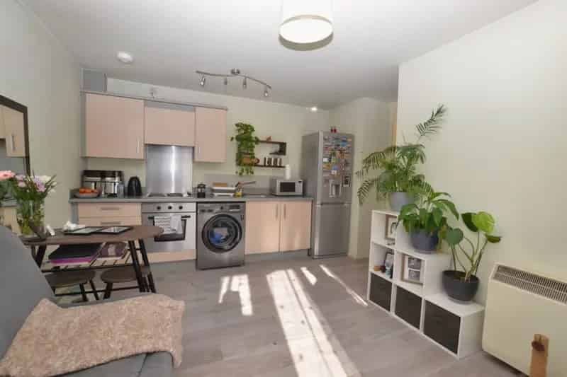 1 Bedroom Flat For Sale Ground Floor Parking Modern Kitchen