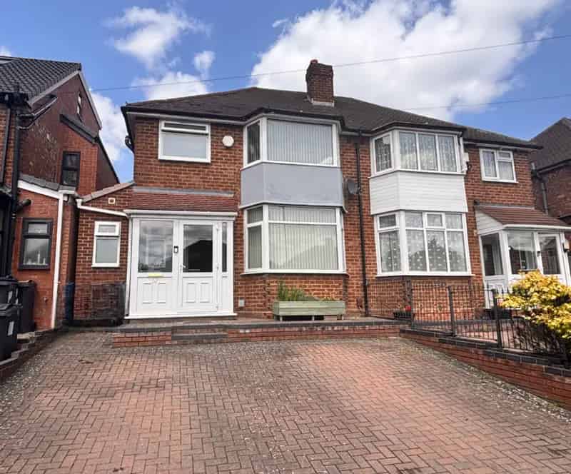 3 Bedroom Semi-Detached House for Sale