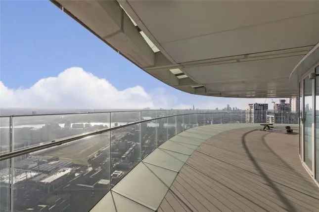 Flat for sale in Arena Tower, 25 Crossharbour Plaza E14