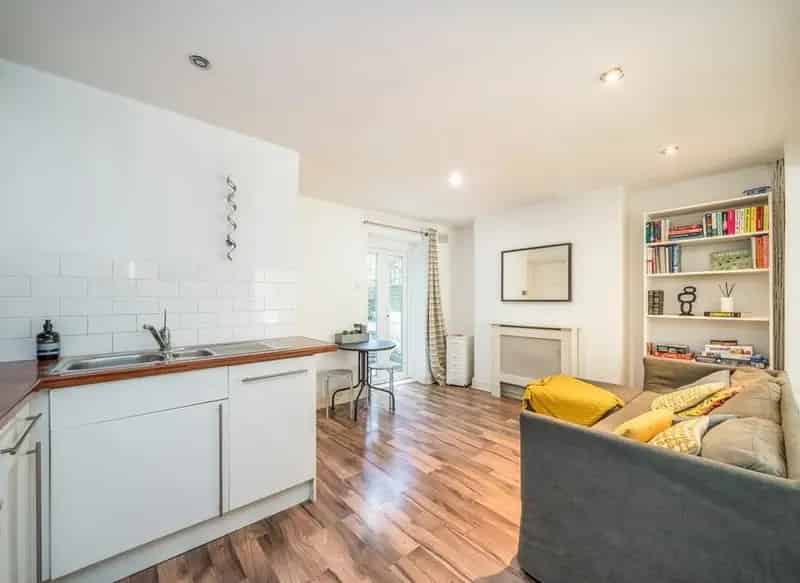 Victorian One Bedroom Apartment near Brixton Clapham