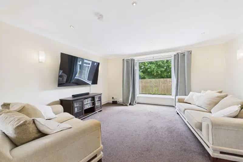 5 Bedroom Detached House for Sale in Kilsyth
