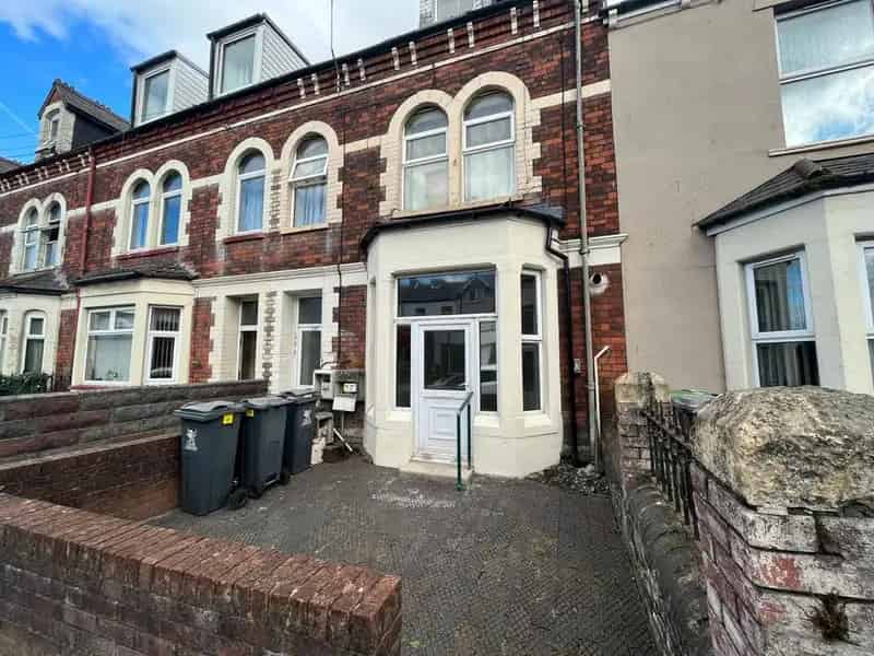 2 Bedroom Maisonette with Private Garden