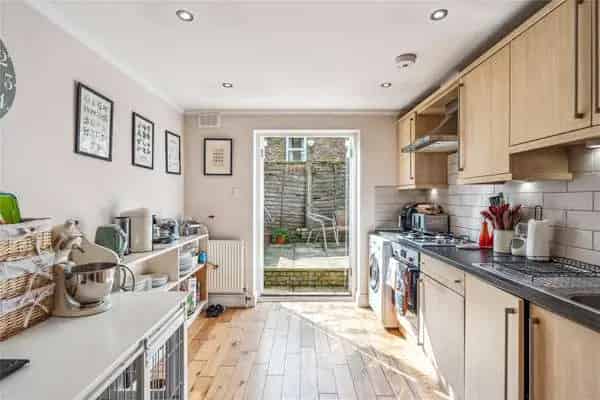 Two Bedroom Flat with 46ft Garden London SW9