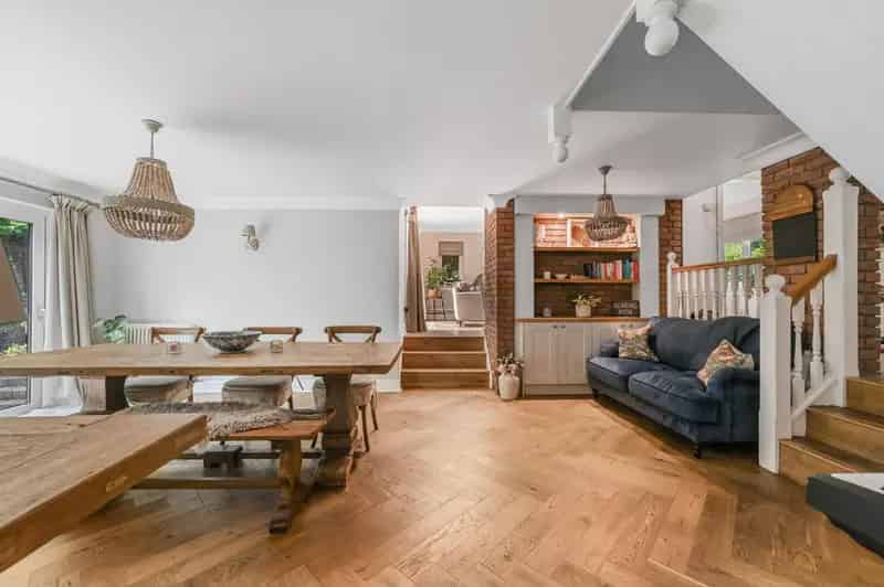 5 Bedroom Detached House Highwoods