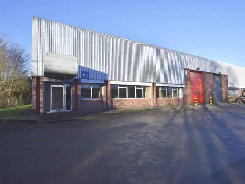 Modern Industrial Units For Lease Full Height Loading Doors