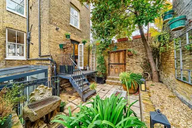 Chelsea End Terrace House for Sale - 2100 sq ft