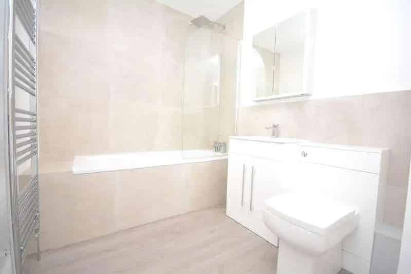 2 Bed Flat For Sale Amersham Near Little Chalfont