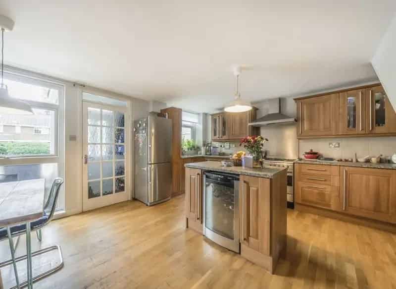 3 Bed 2 Bath Freehold House West Putney
