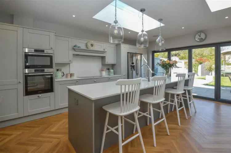 3 Bedroom Semi-Detached Bungalow for Sale in Pilgrims Hatch