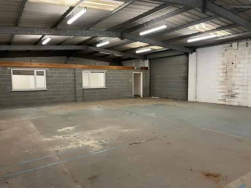 Small Warehouse Unit To Let