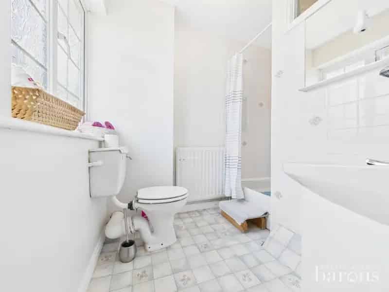 5 Bed Detached House For Sale - No Onward Chain
