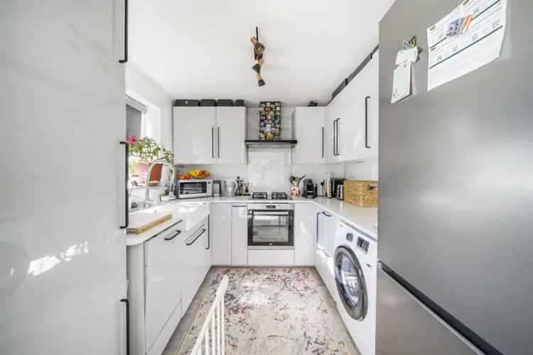 Modern Apartment with Parking and Garden Near Oak Hill Park