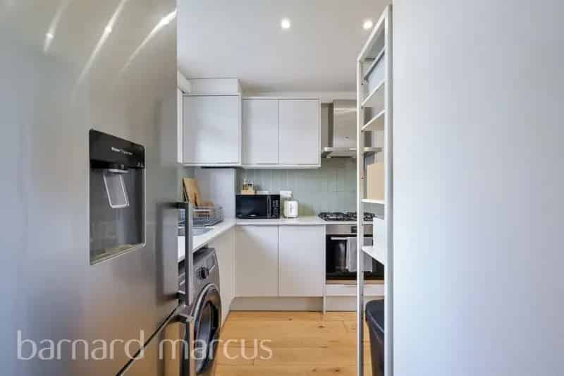 2-Bedroom Semi-Detached House in Sutton Surrey