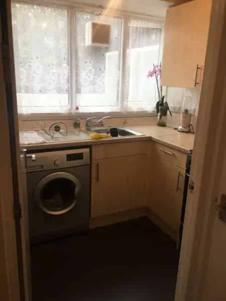 Large Studio Flat near Oval Station - Pet-Friendly