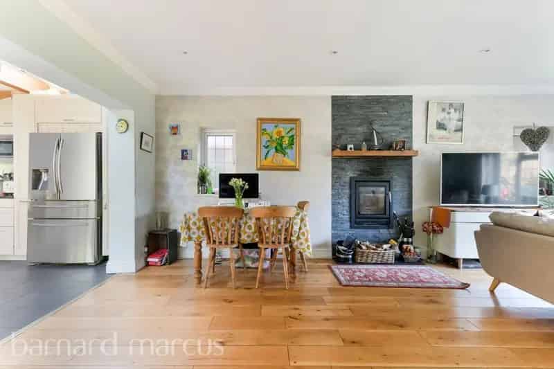 Refurbished Family Home with Large Garden and Converted Garage