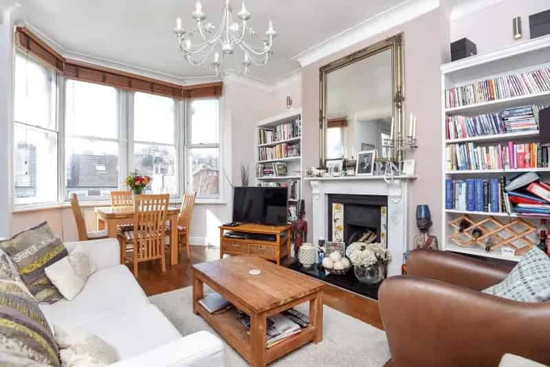 Highgate Tube Short Let - Top Floor Flat - 1-3 Months