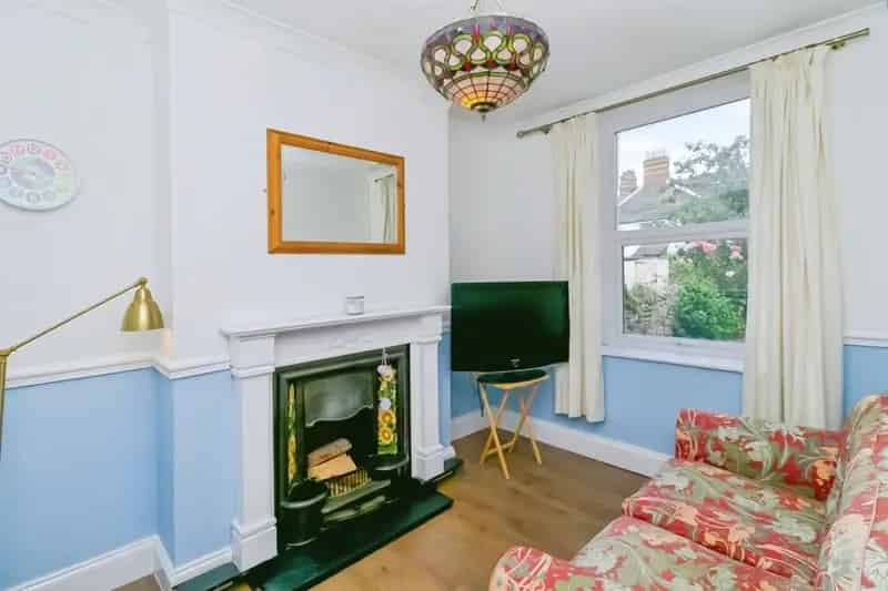 2 Bedroom Terraced House Near Penarth Town Centre