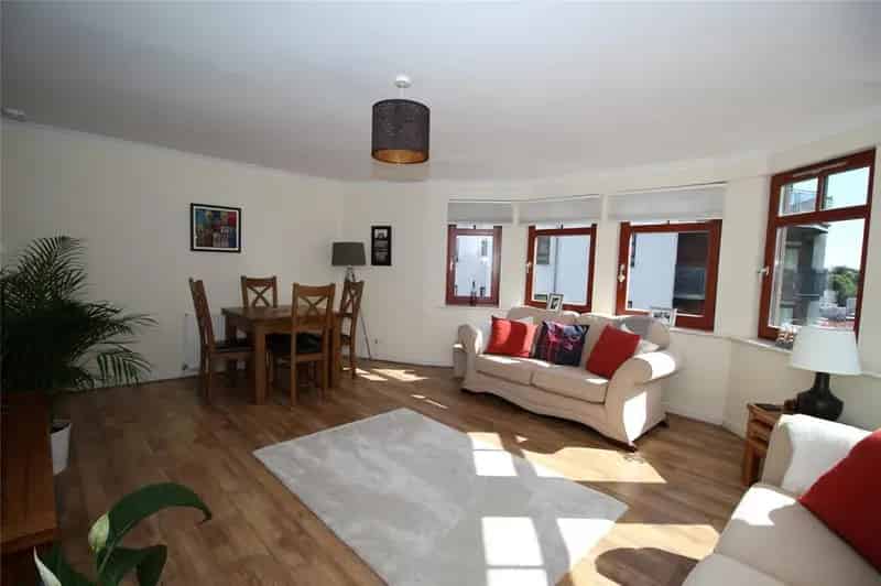 2 Bedroom Apartment for Rent in Edinburgh's Georgian New Town