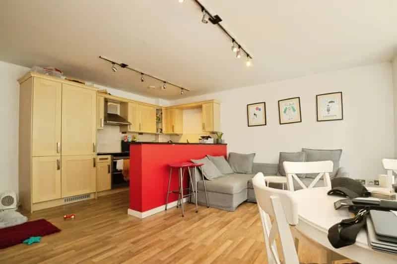 2 Bedroom Apartment Cardiff City Centre No Chain