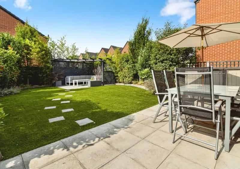 3 Bedroom Semi Detached House Manchester M4