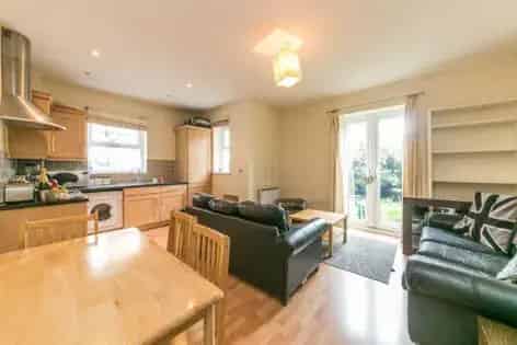 2 Bed Flat South Wimbledon 57m² Garden Modern Kitchen