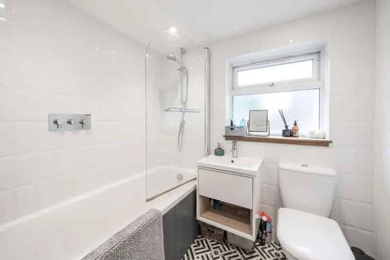2 Bedroom Victorian Flat For Sale No Onward Chain