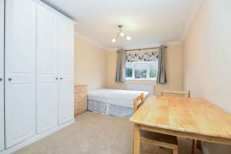 Wimbledon 2 Double Bedroom Apartment with Underground Parking