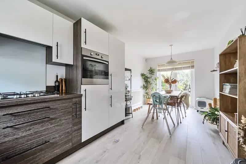 Family Home near Excellent Schools with South-Facing Garden and Parking