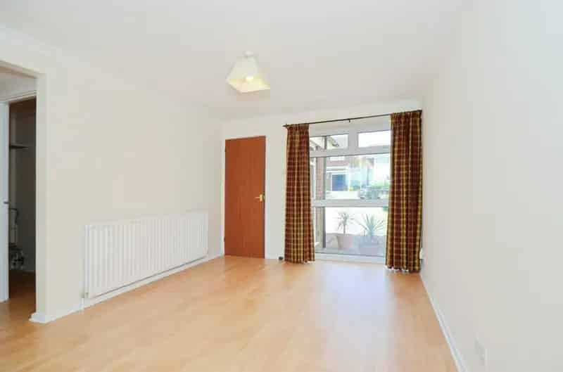 3 Bed Semi-Detached House Southdown Harpenden