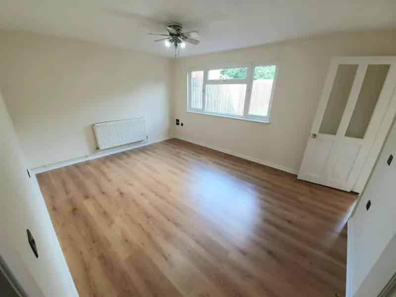 3 Bedroom Family Home with New Kitchen and Garden Zero Deposit Available