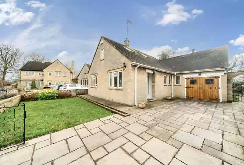 4 Bedroom Bungalow For Sale