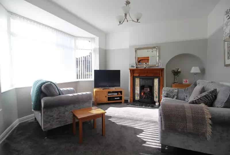 3 Bedroom House Extended Kitchen Garden Parking Northenden
