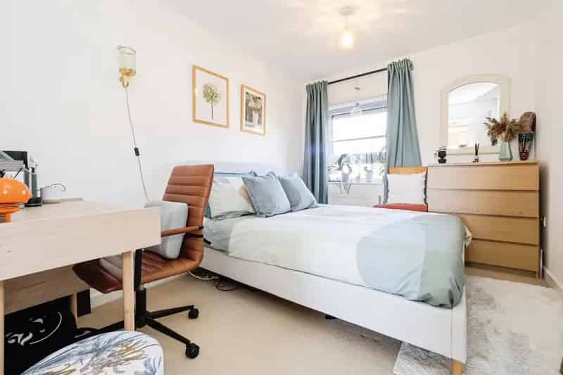 2 Bed Apartment Redbourn Court E6 Allocated Parking