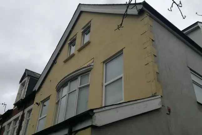 Flat to rent in Clive Street, Grangetown, Cardiff CF11