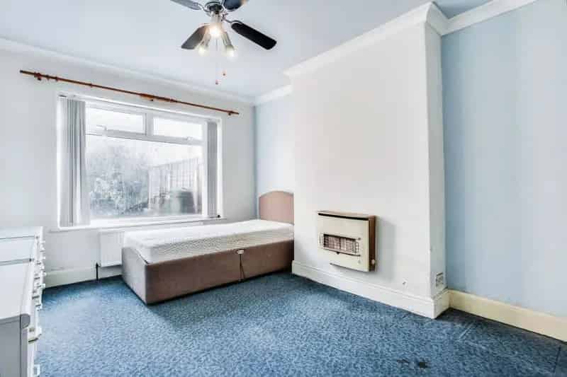 3 Bedroom Semi Detached House Wakefield West Yorkshire WF1 For Sale