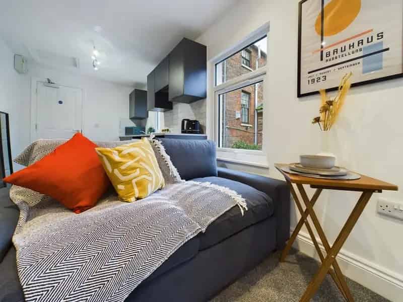 Studio to Rent Gloucestershire