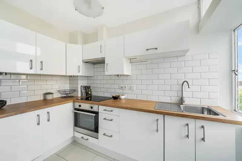 Bright London Apartment with Skyline Views - Grade II Listed Building