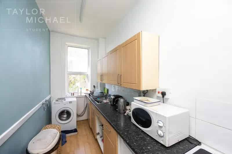 4 Bedroom Student House Furnished Bills Included