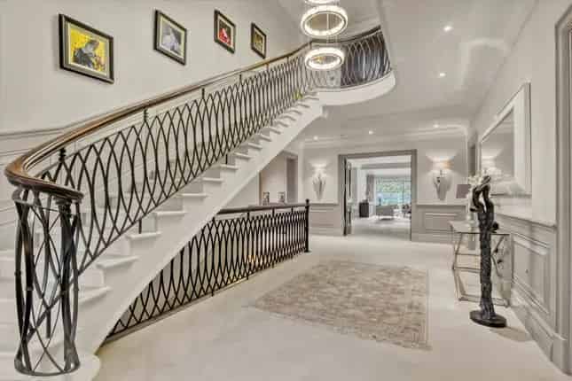 Luxury Detached House with Indoor Pool and Gym near Richmond Park