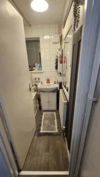 2 Double Bed Ground Floor Flat Near Shops and Schools