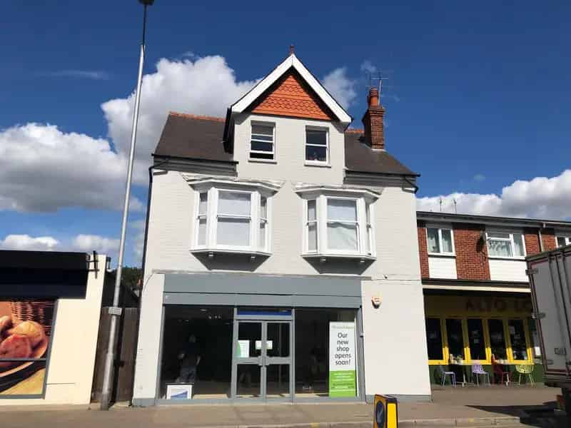 Prominent Open Plan Unit in Caversham