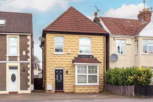 3 Bedroom Detached House for Sale in Downend Bristol