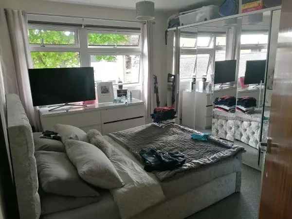 Flat For Rent in Gravesham, England