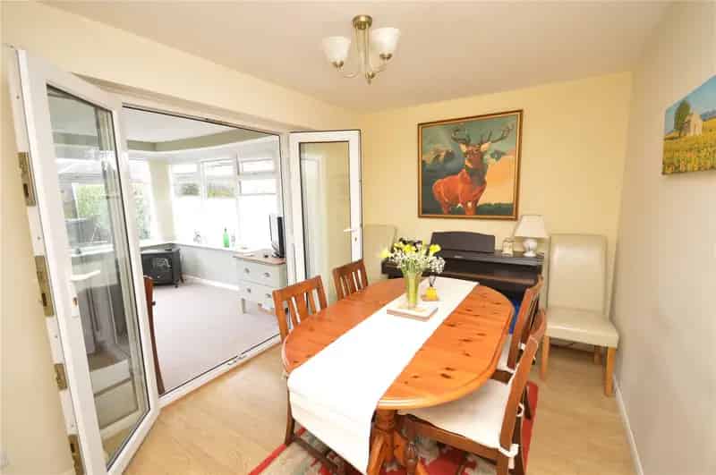 3 Bed 3 Reception Terrace House Near M62 M1 Motorways