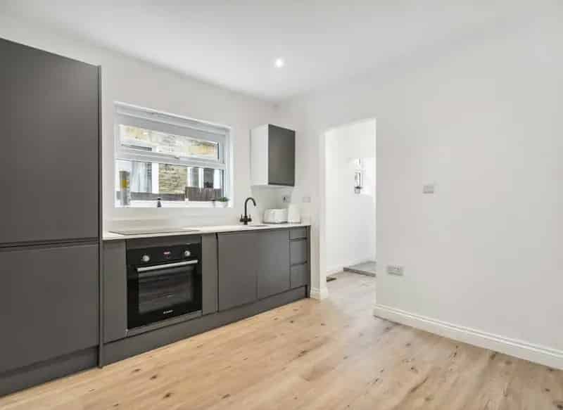 Two Double Bedroom Maisonette Colliers Wood Private Garden